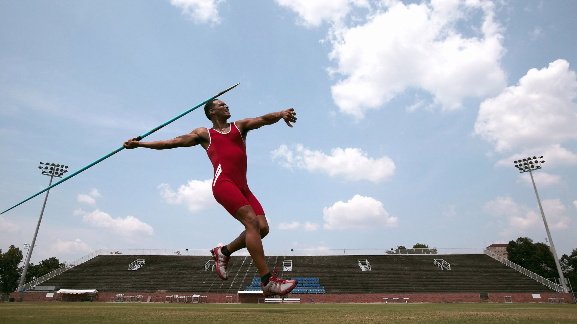 印象赛：夜空灯光照耀下的梦幻赛事